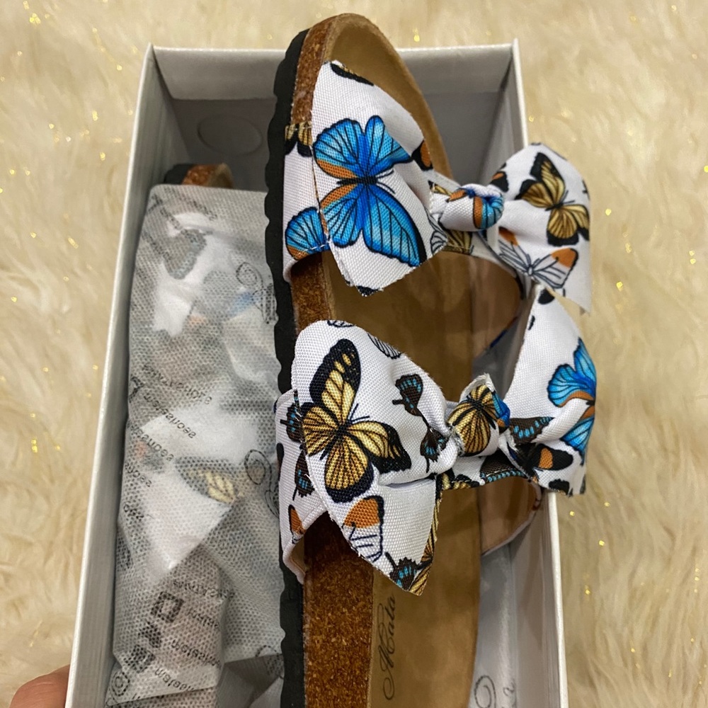 ✨Black Friday sale ✨ Butterfly bow slides - Picture 1 of 4